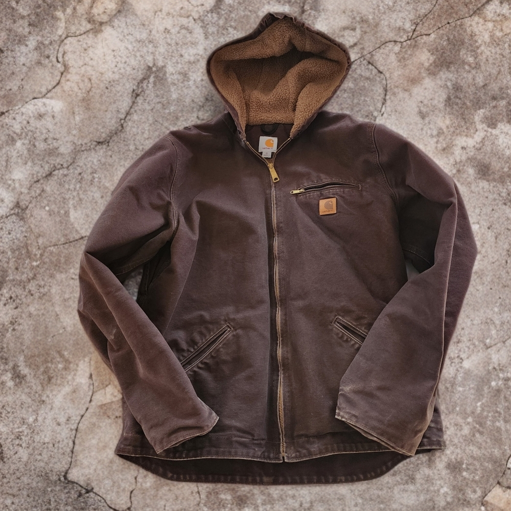 𝗦𝗢𝗟𝗗 Carhartt Sandstone Sherpa-Lined Hooded Sierra Jacket J141-DKB